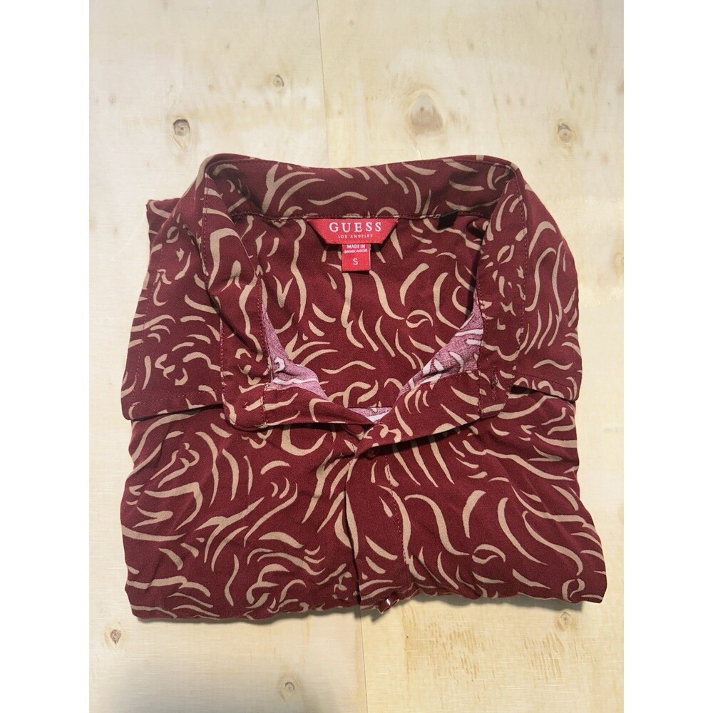 GUESS Men's Red Beige Lion Print Button-Up Shirt Short Sleeve Size S